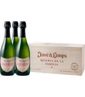 Caja clásica con 3 botellas Juvé & Camps Reserva de la Familia 